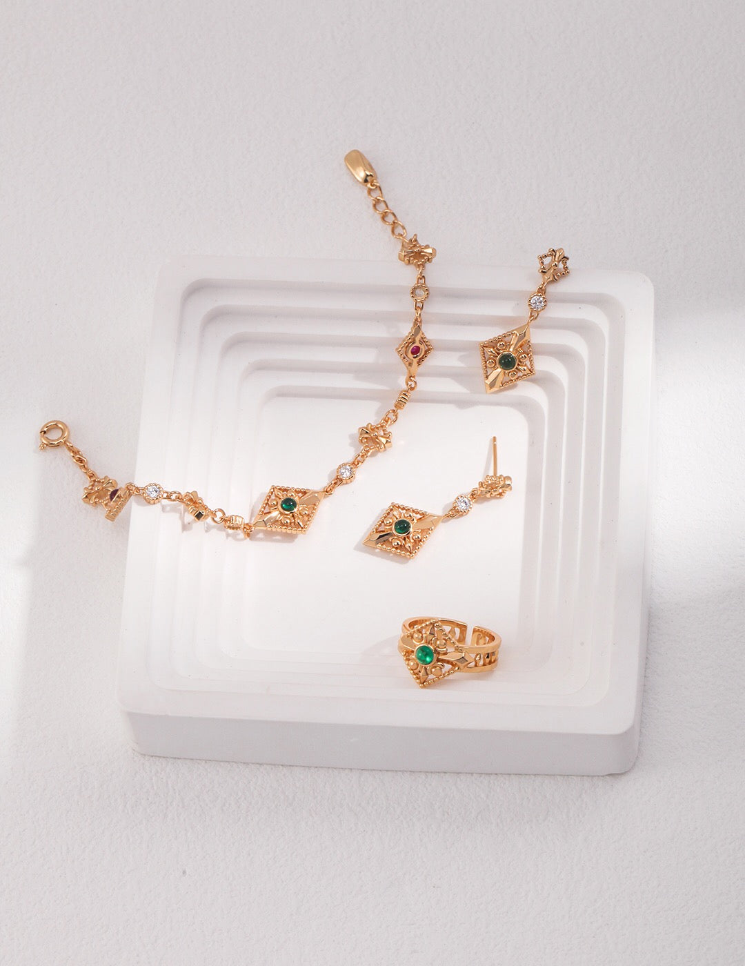 Vintage-style Zircon Bracelet