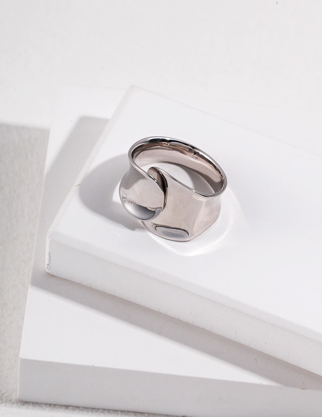 Concave Band Ring