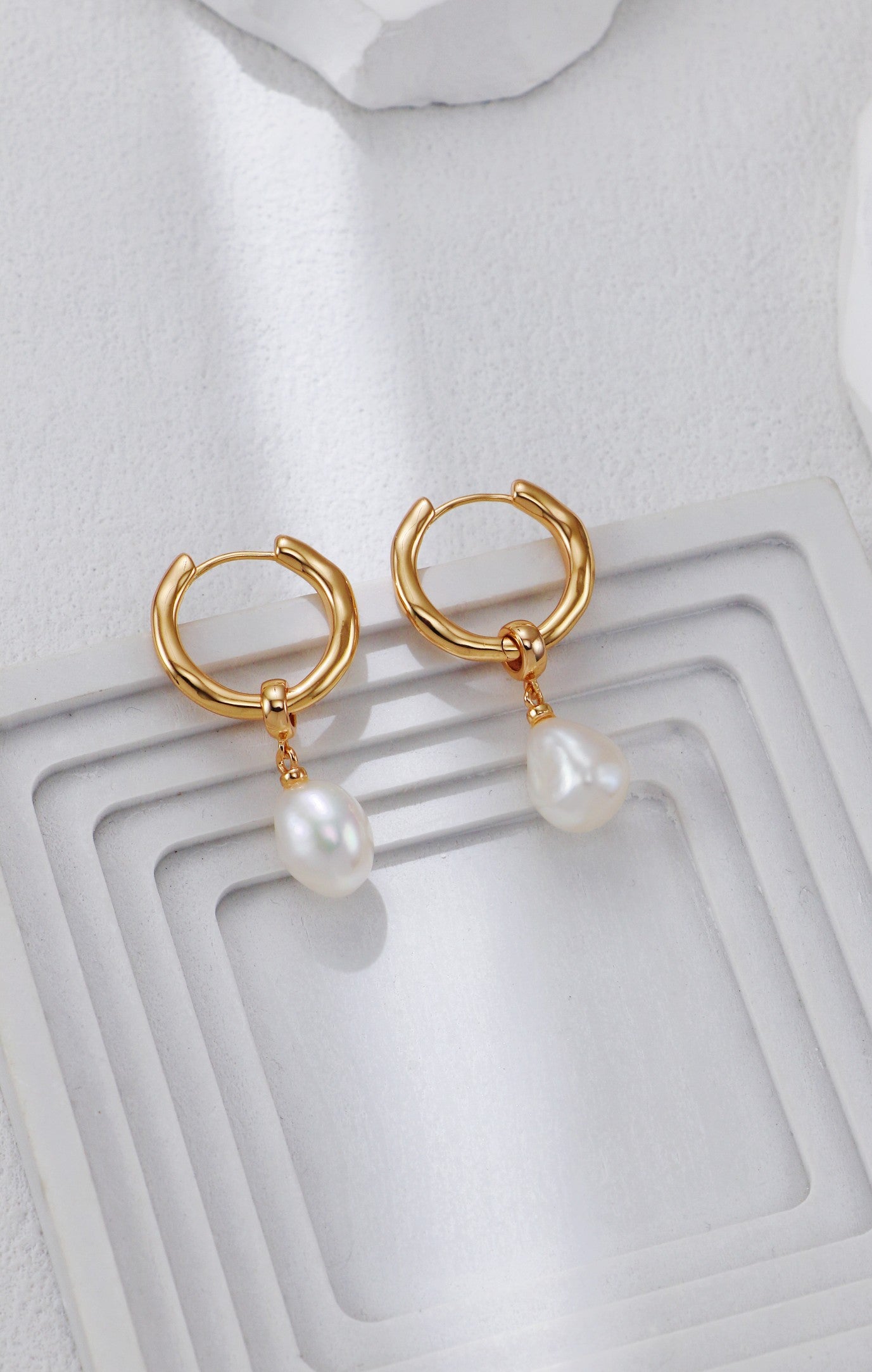 Teardrop-shaped Baroque Earrings