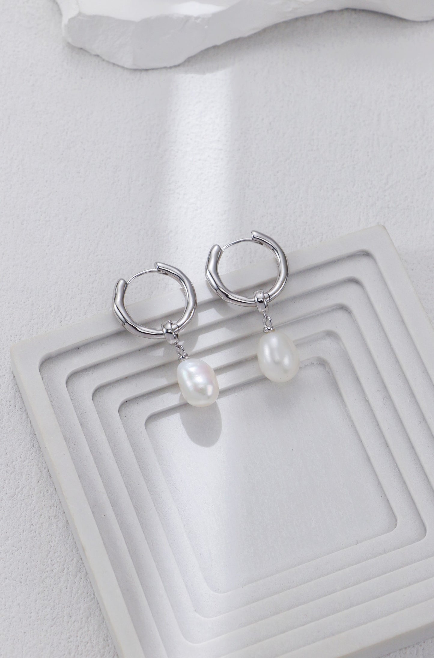 Teardrop-shaped Baroque Earrings