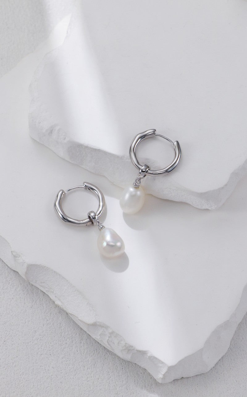 Teardrop-shaped Baroque Earrings