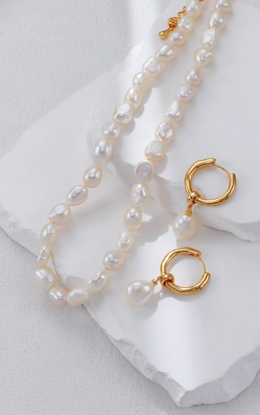Teardrop-shaped Baroque Earrings