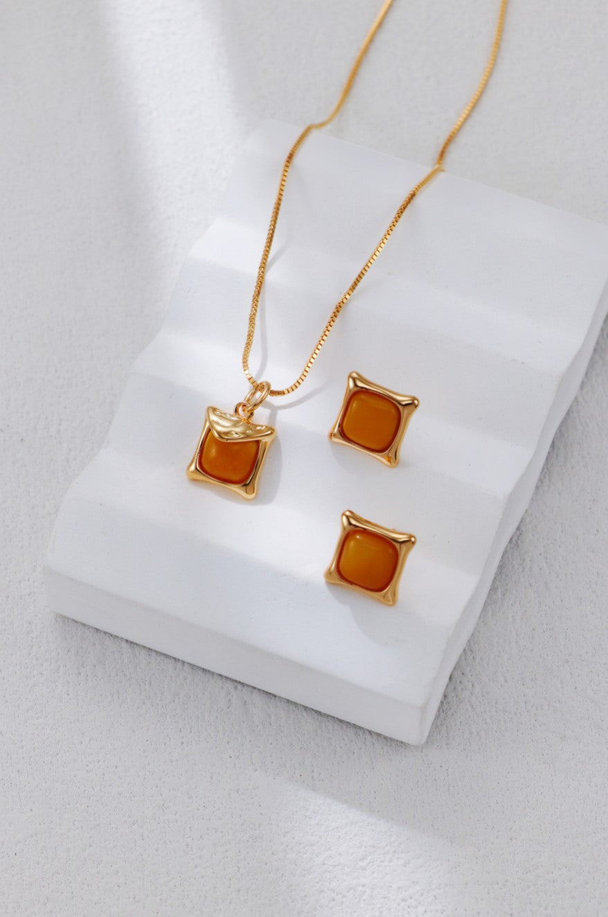 Vintage Gold Amber Honeycomb Stud