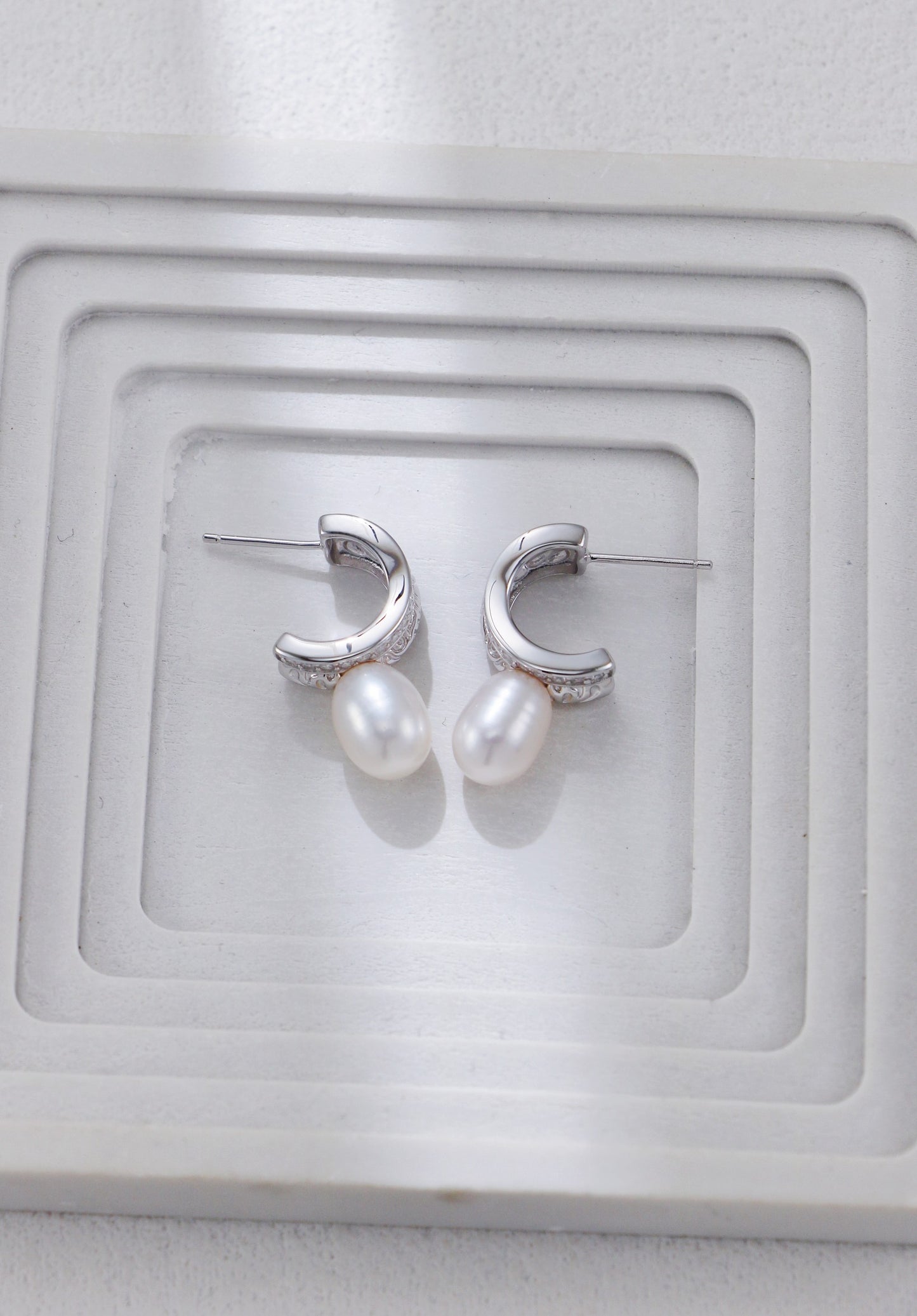 Zircon Set C-shaped Pearl Earrings