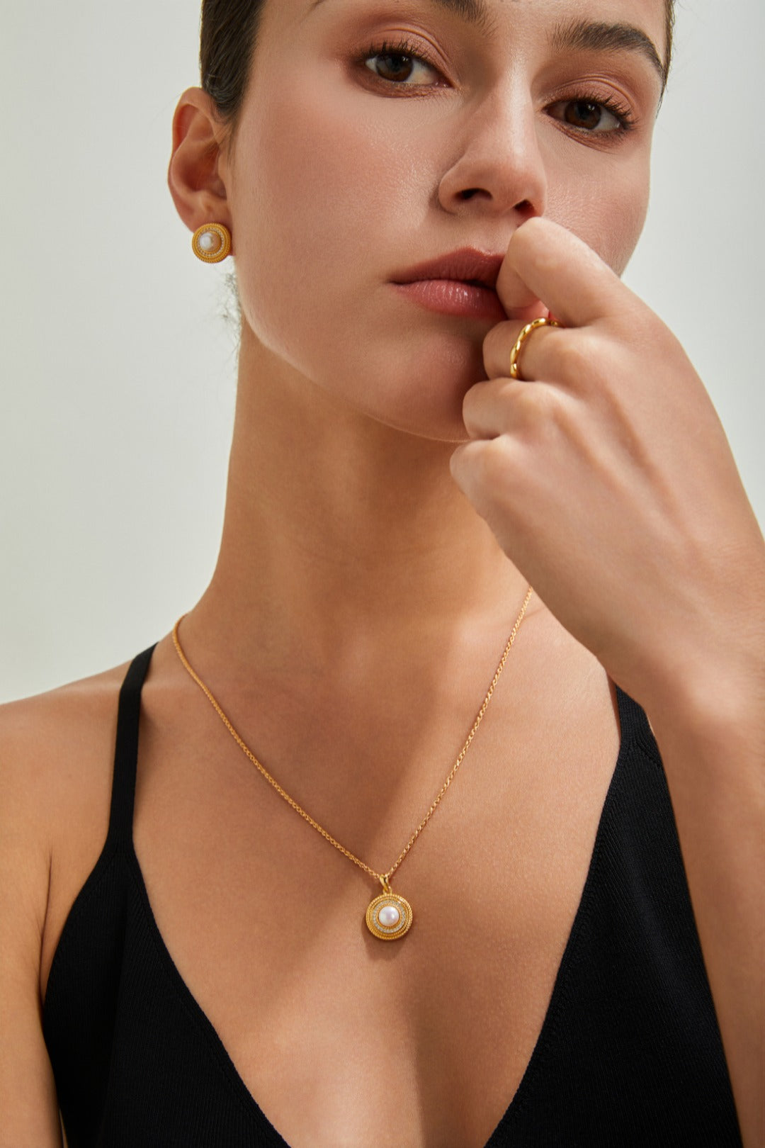 Round Zircon Pearl Necklace
