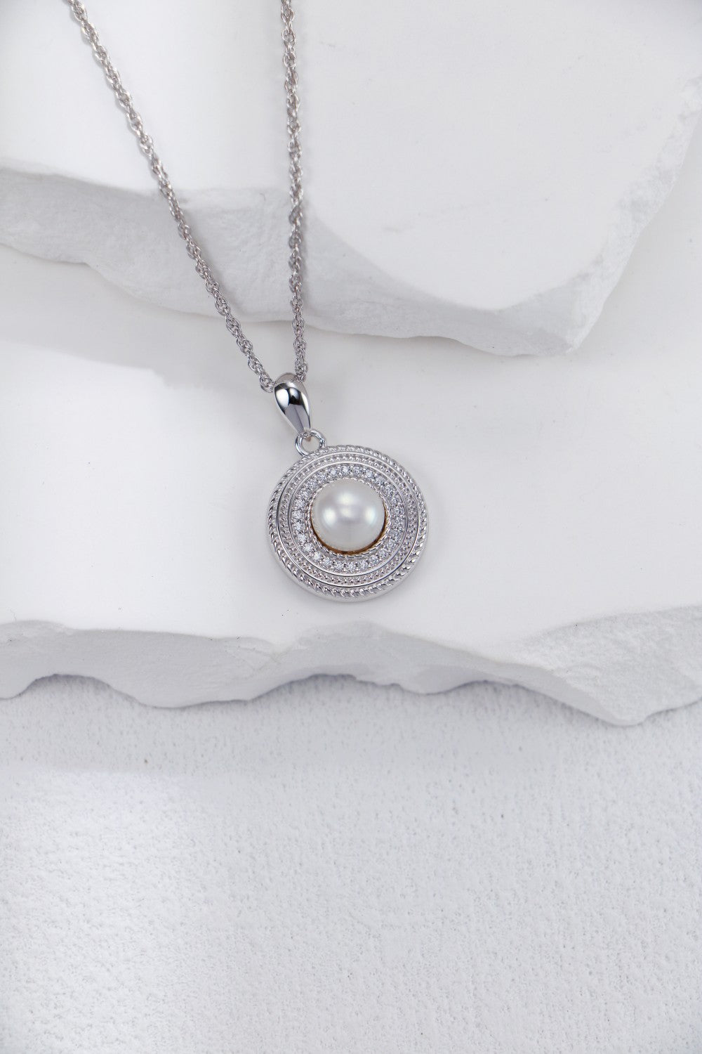 Round Zircon Pearl Necklace