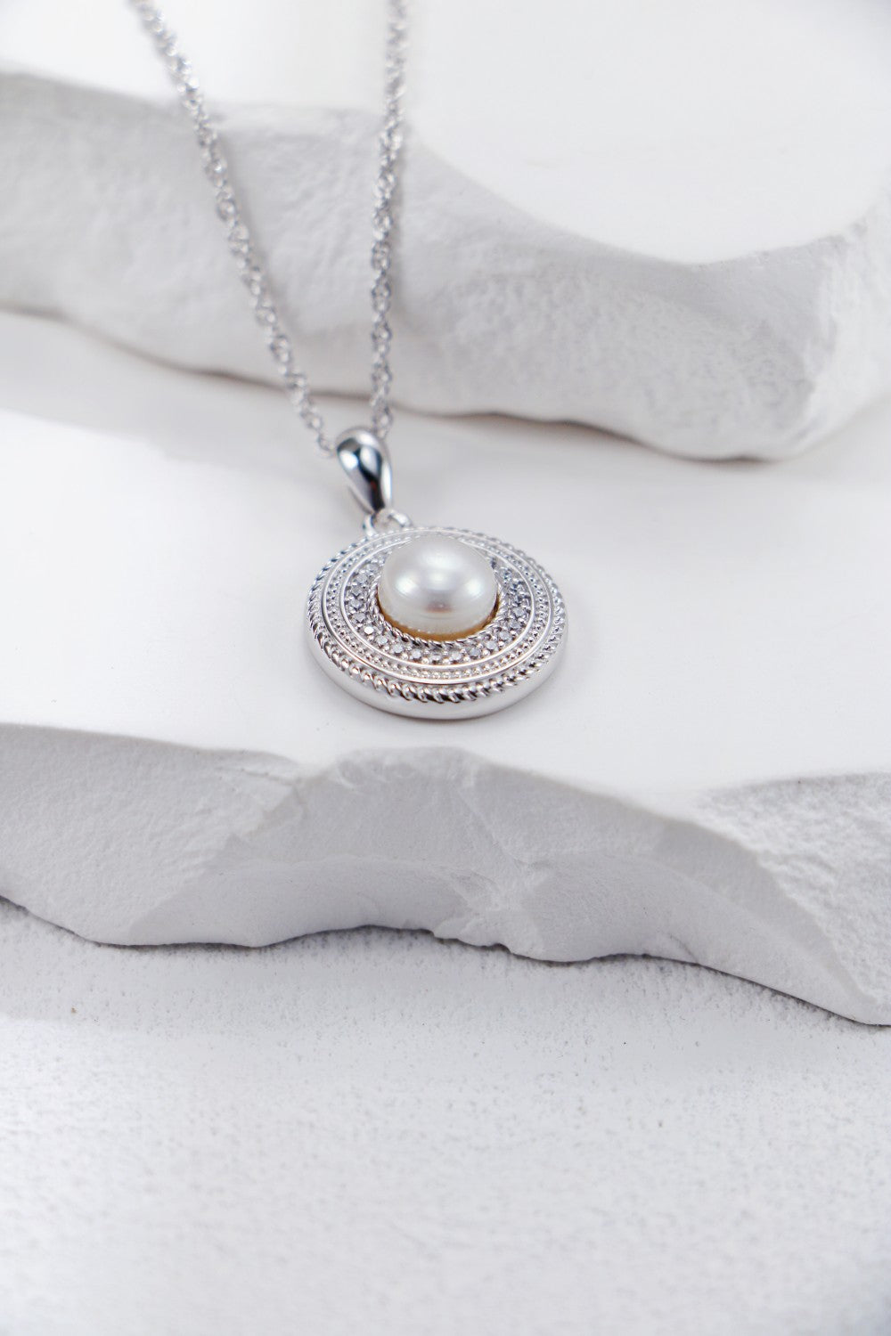 Round Zircon Pearl Necklace
