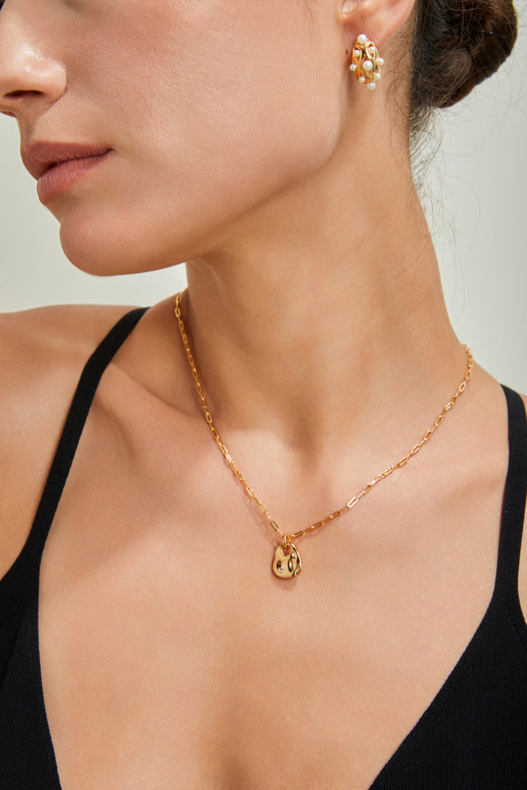 Hammered Texture Zircon Necklace