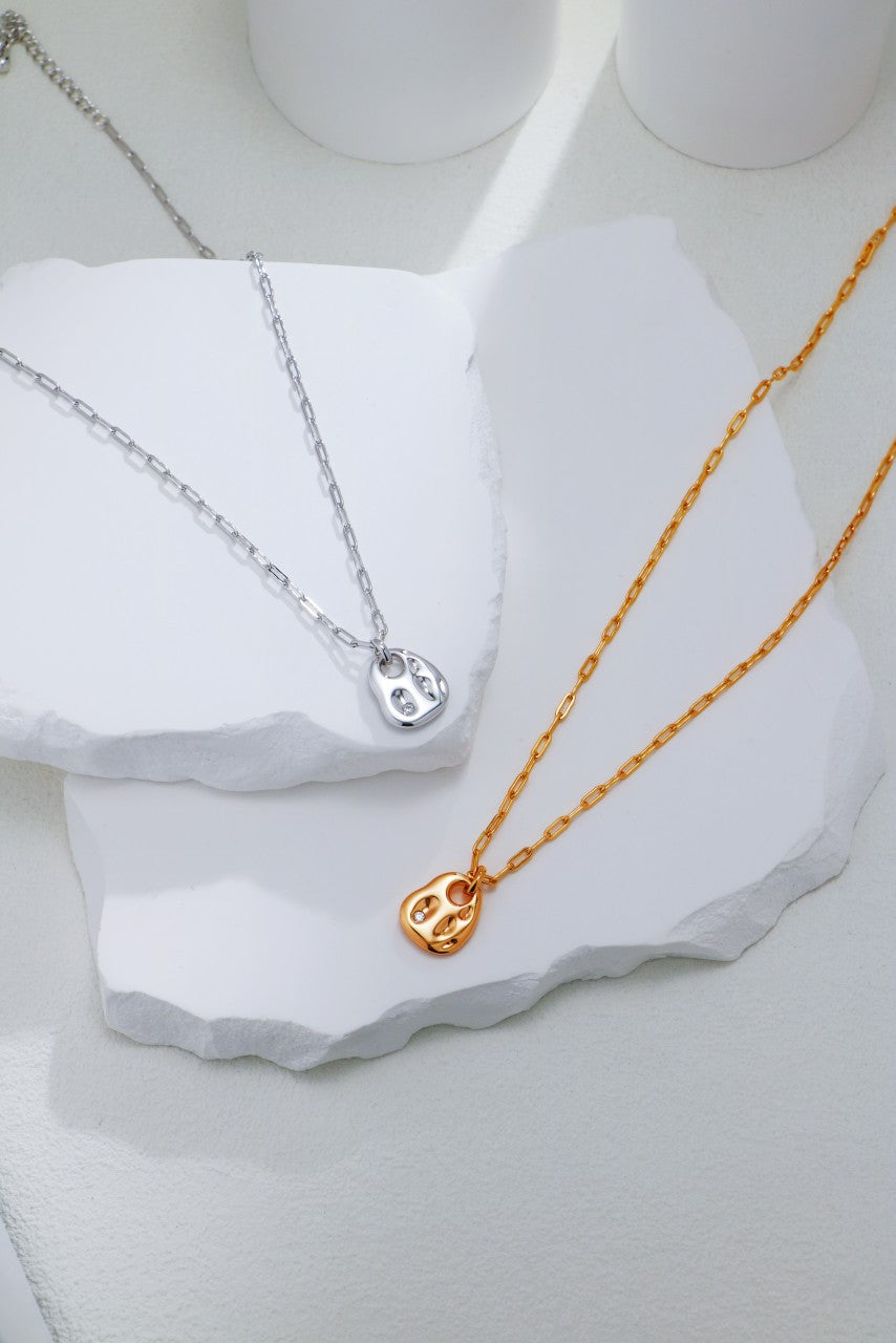 Hammered Texture Zircon Necklace