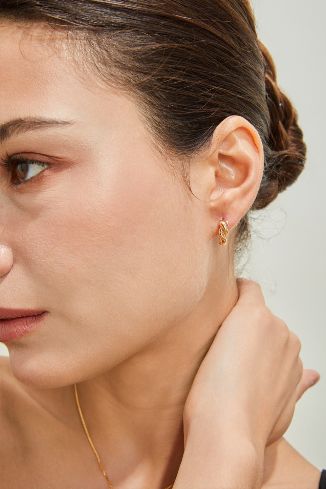 Minimalist Twisted Hoop Earrings