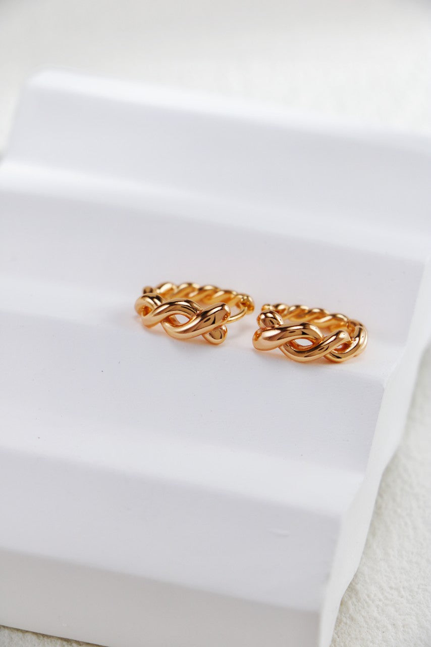 Minimalist Twisted Hoop Earrings