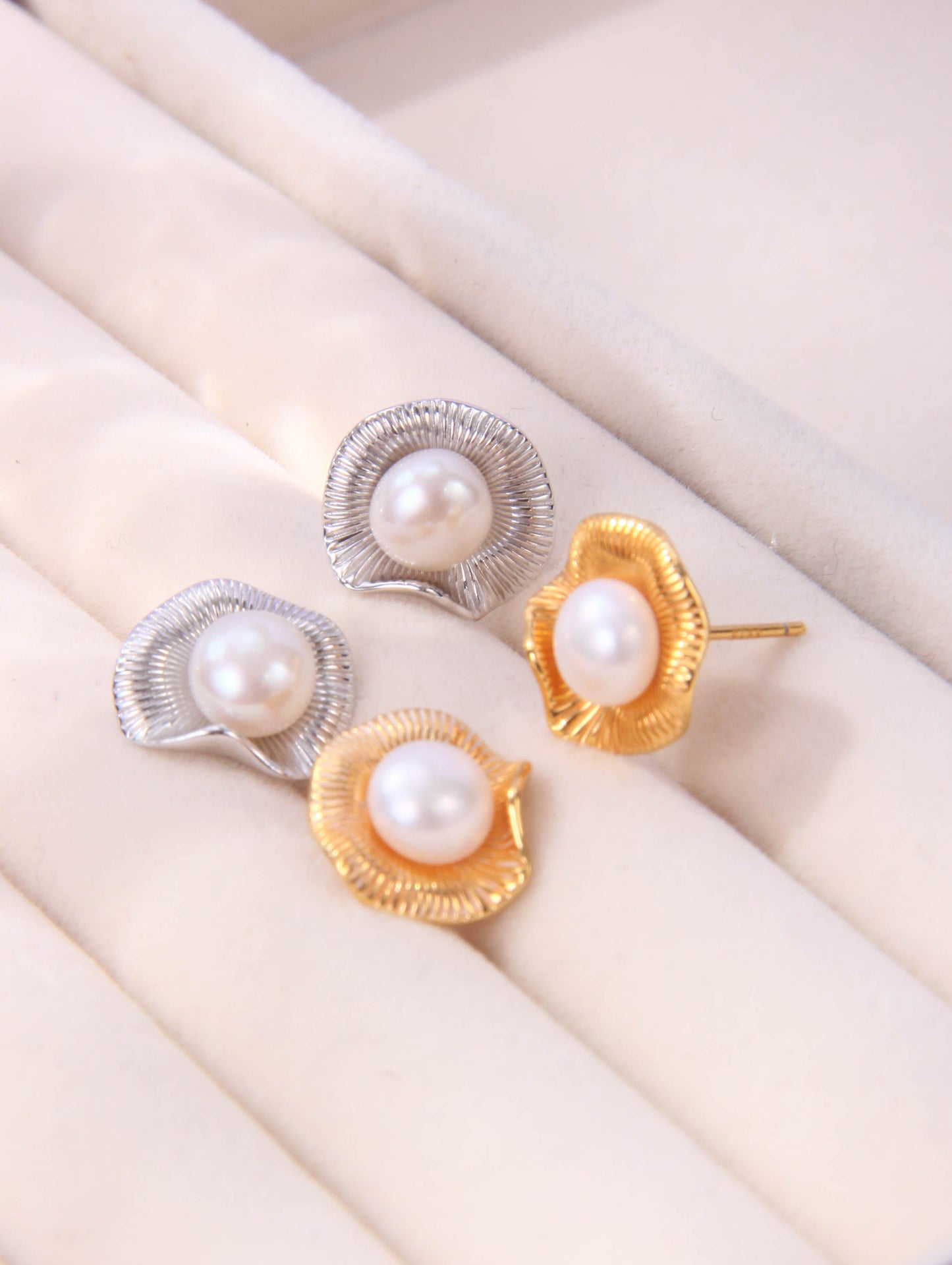 Flower-shaped Pearl Stud Earrings