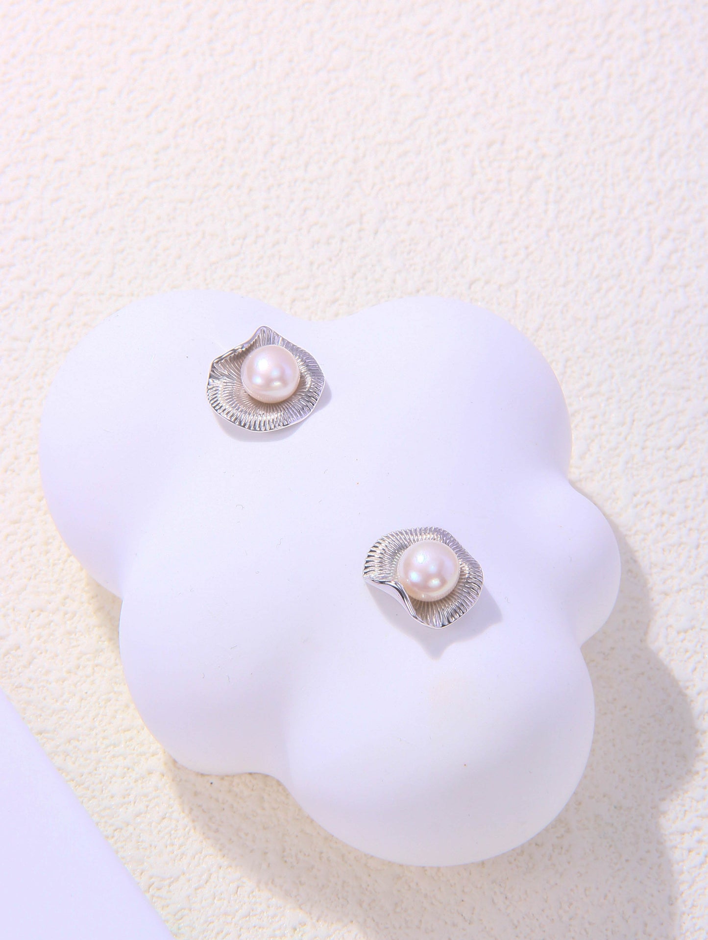 Flower-shaped Pearl Stud Earrings