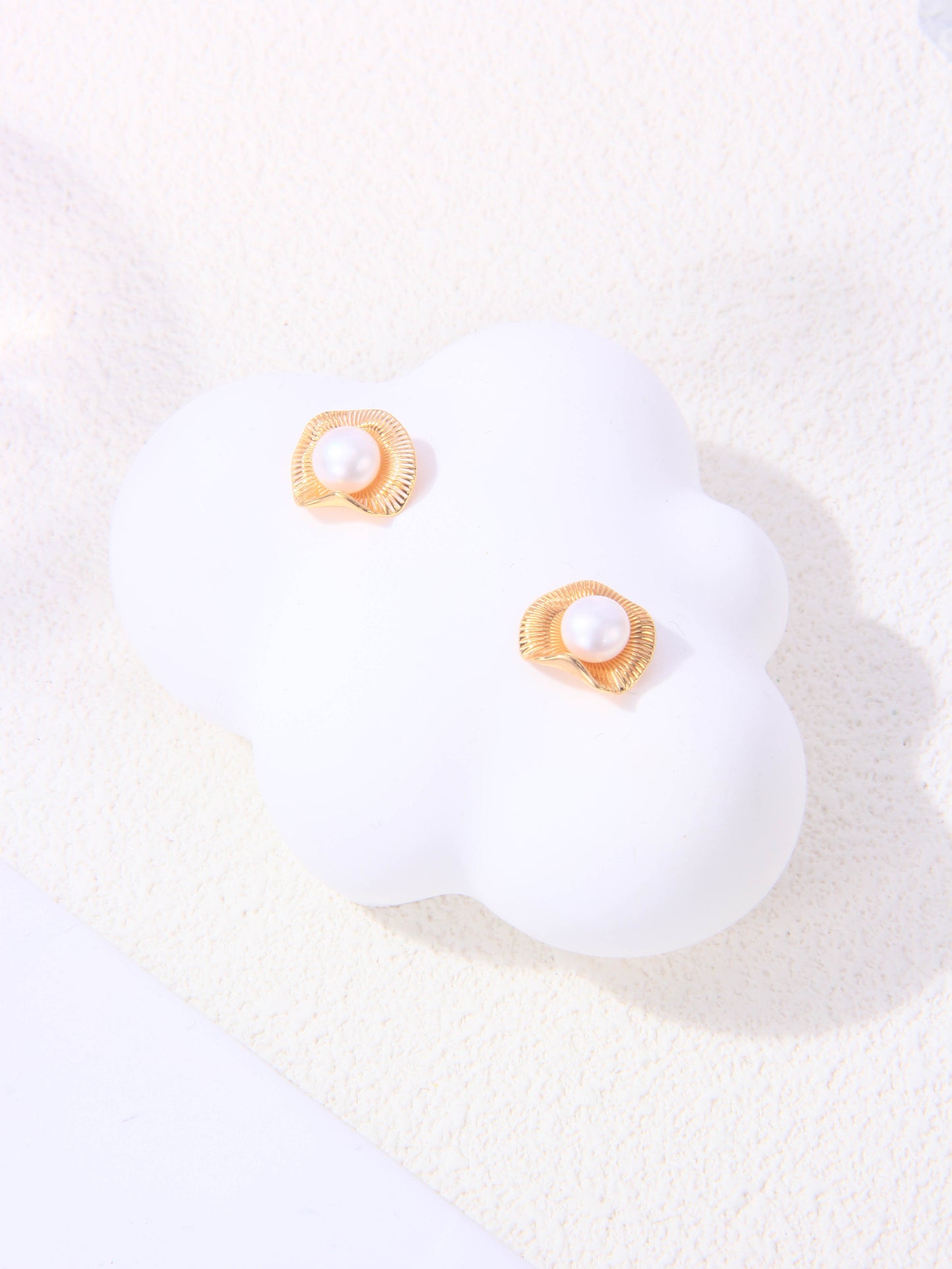 Flower-shaped Pearl Stud Earrings