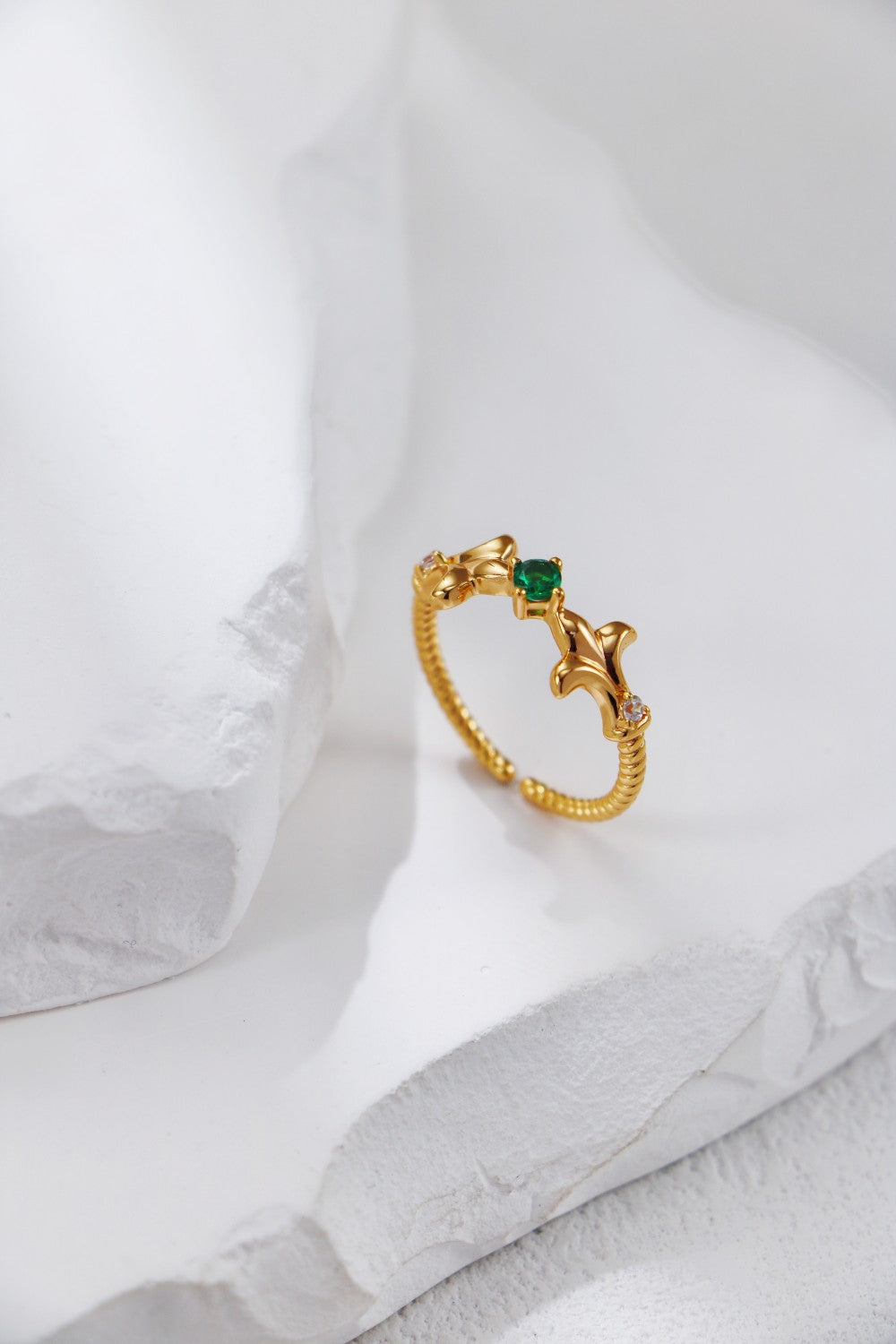 Fashionable Green Zirconia Ring