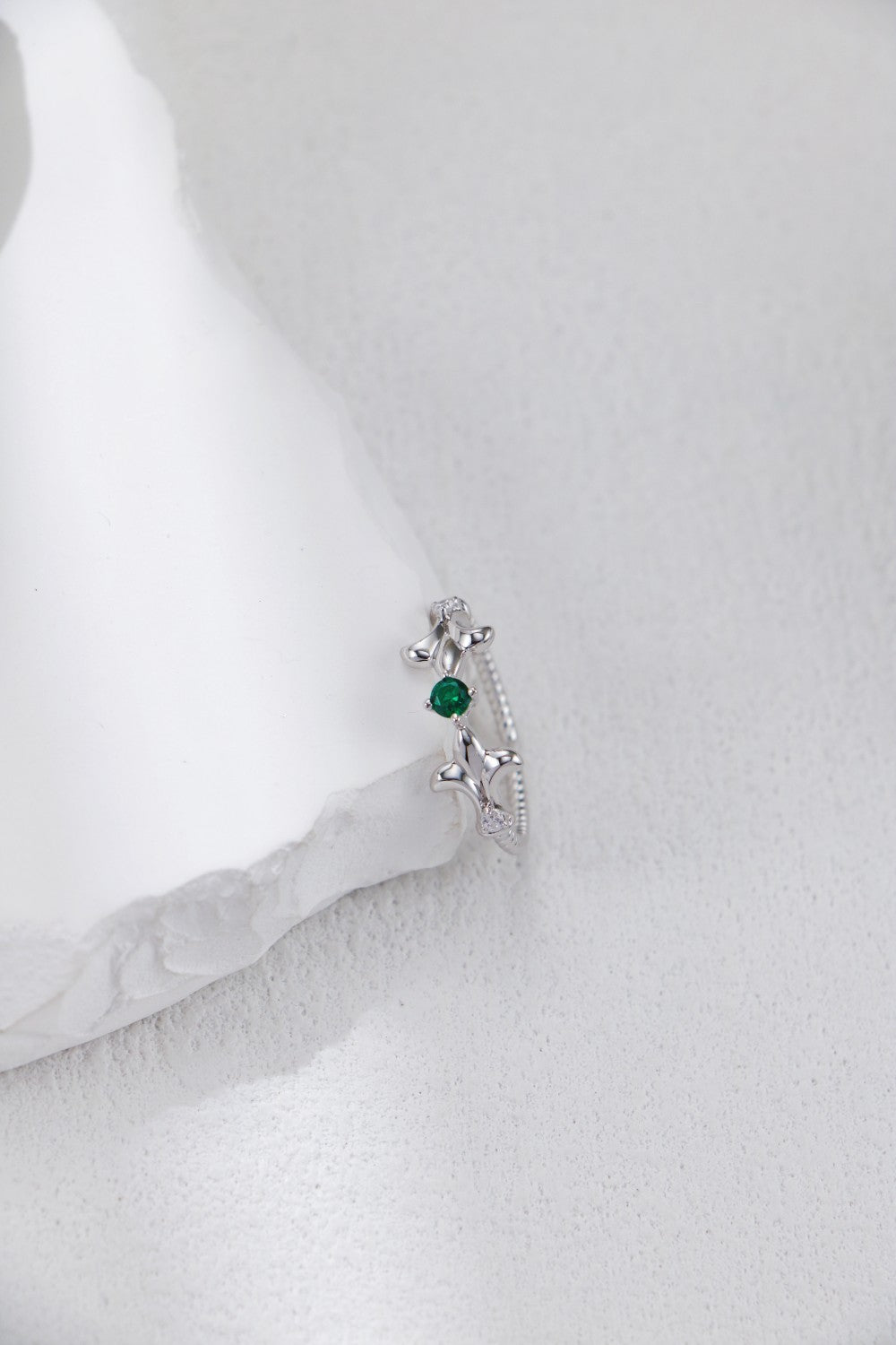 Fashionable Green Zirconia Ring