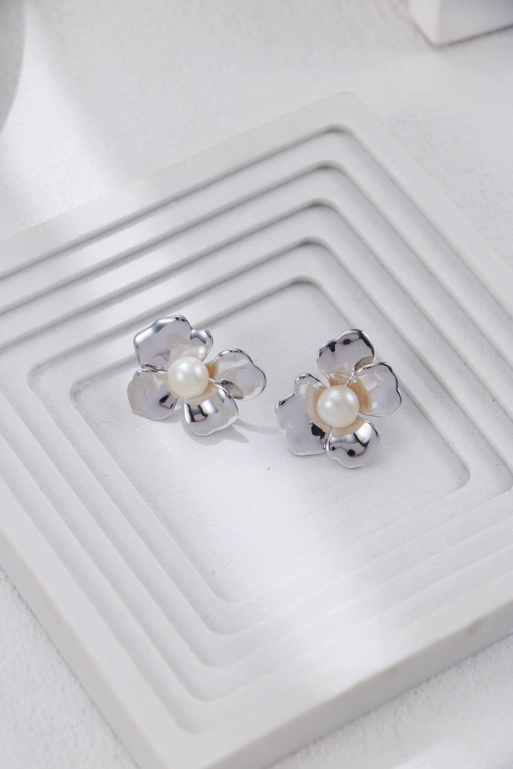 Metal Petal Pearl Earrings