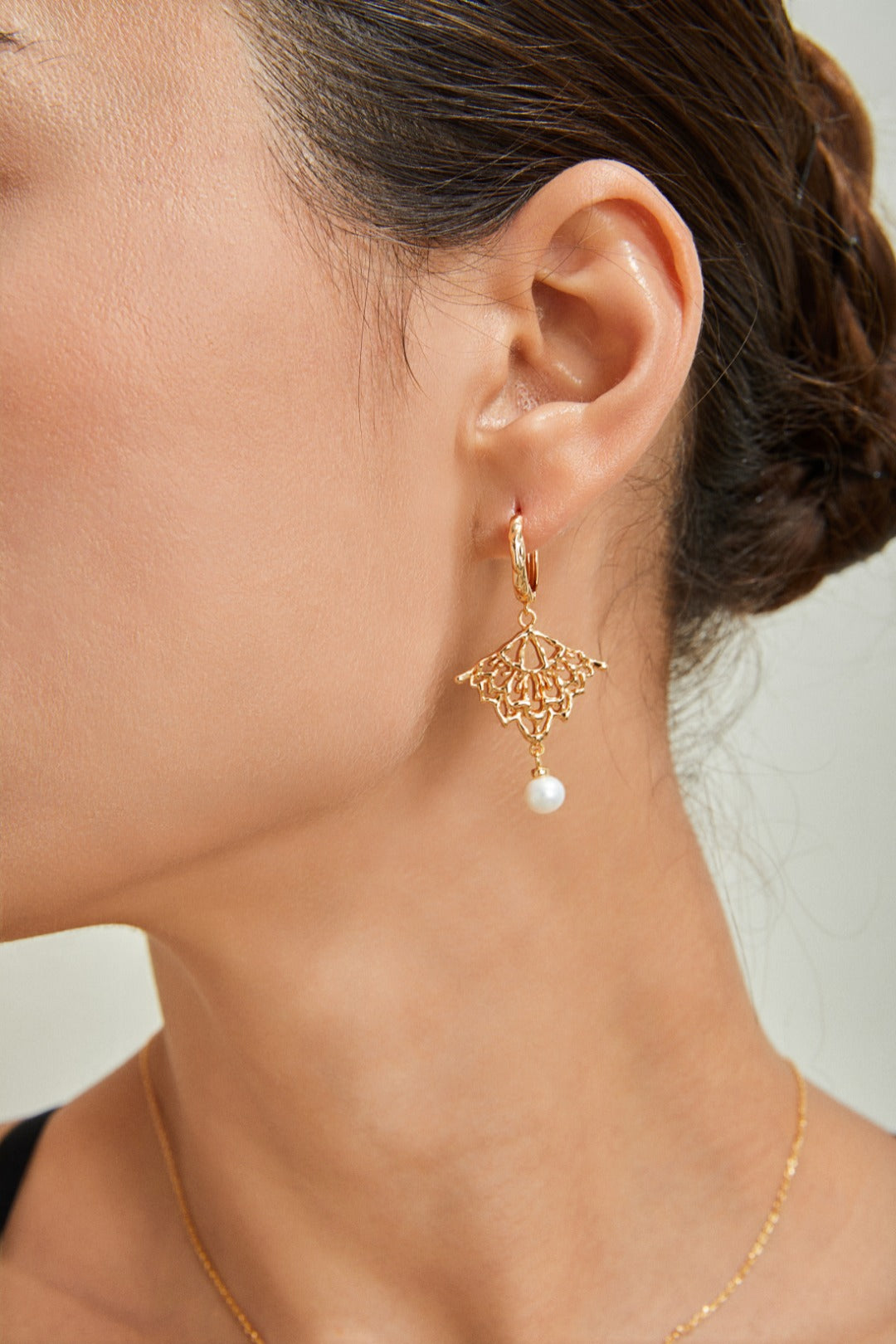 Fashion Skirt Hem Pearl Earrings