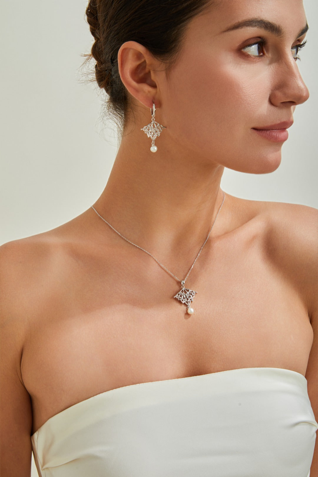 Fashion Skirt Hem Pearl Earrings