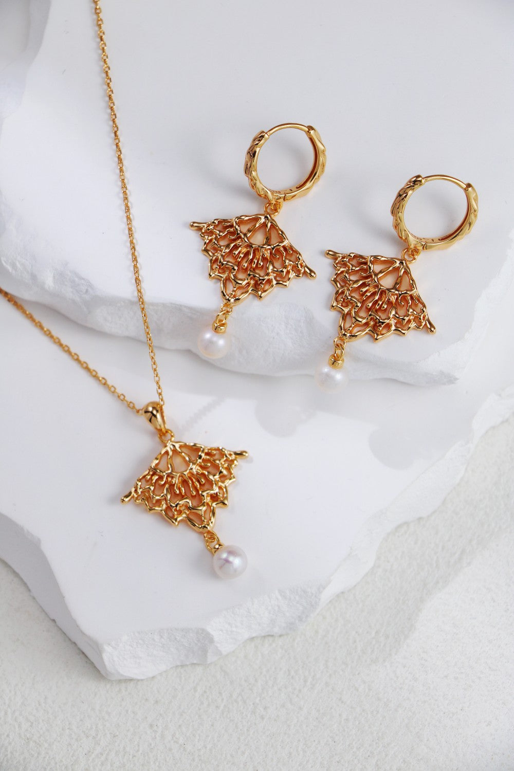 Fashion Skirt Hem Pearl Earrings