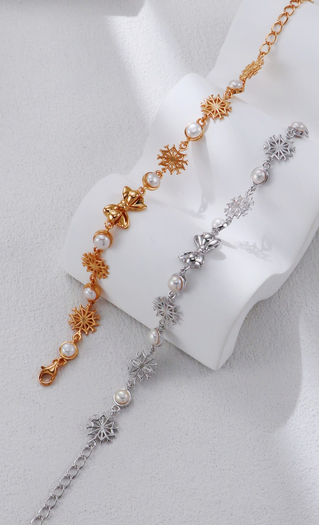 Christmas-themed Pearl Bracelet