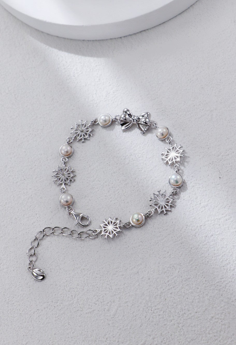 Christmas-themed Pearl Bracelet