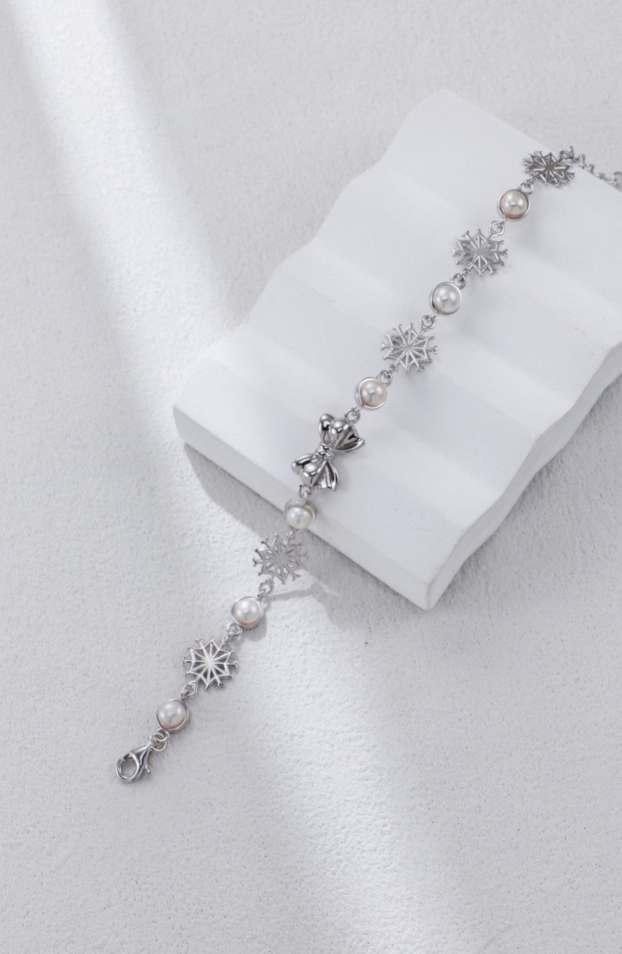 Christmas-themed Pearl Bracelet