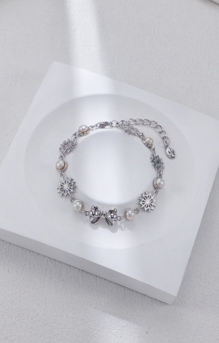 Christmas-themed Pearl Bracelet