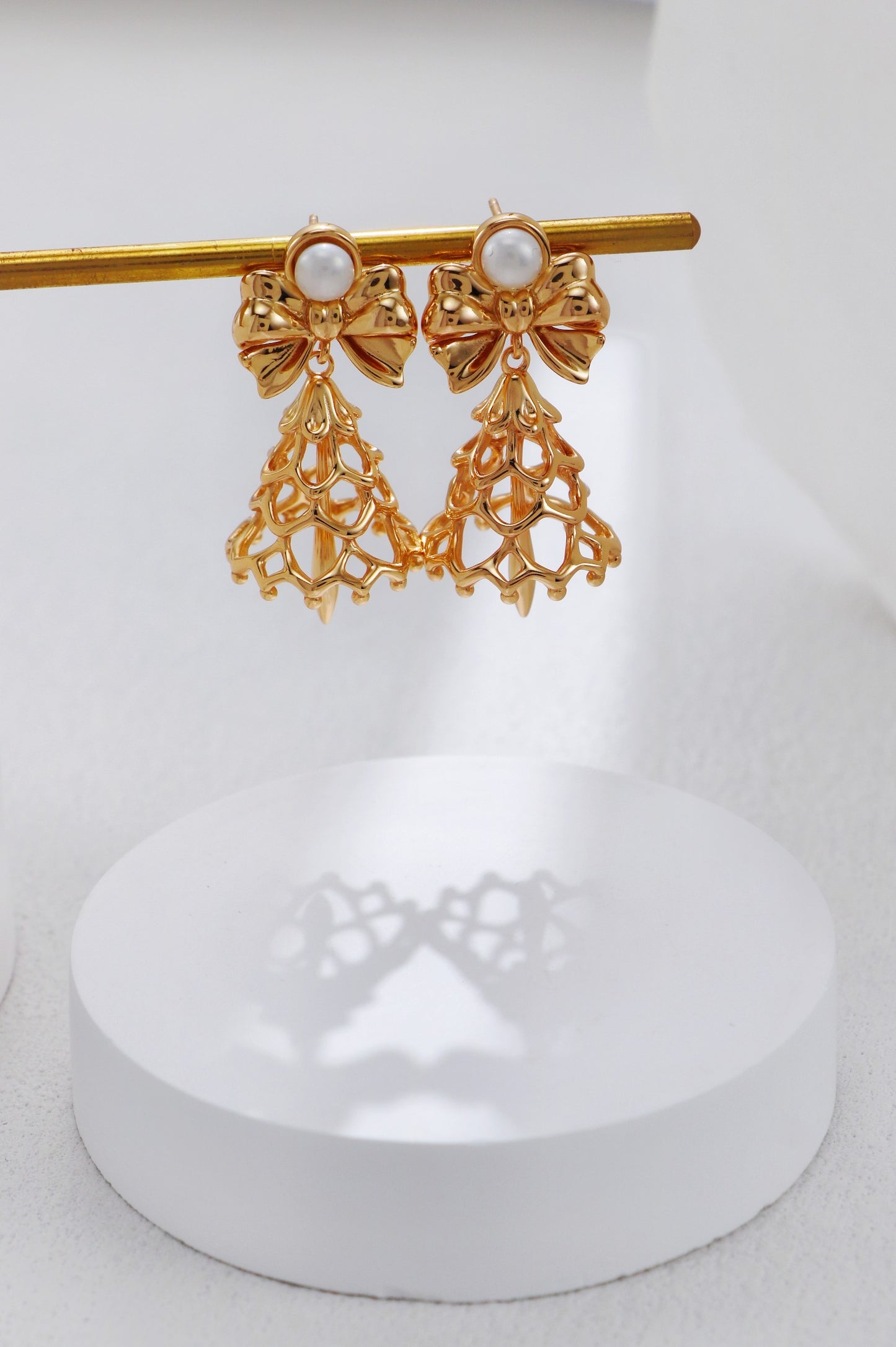 Christmas-themed Pearl Earrings