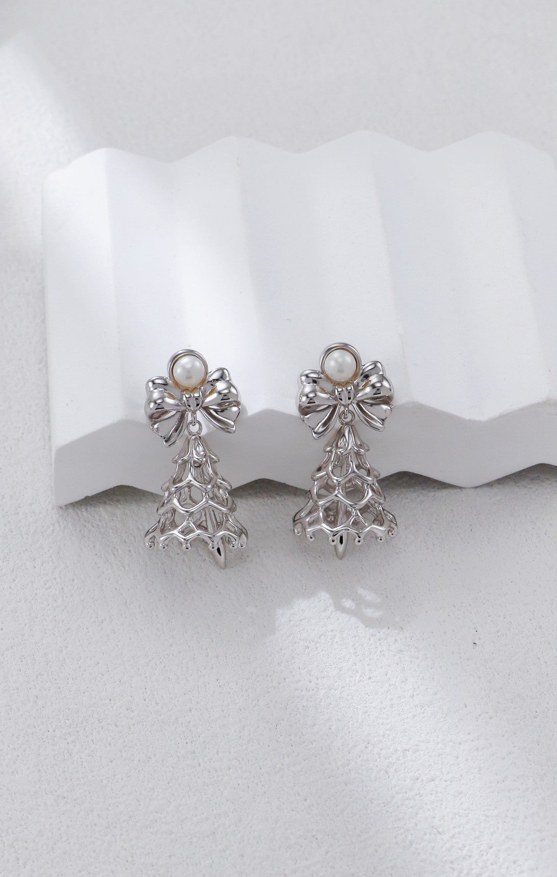Christmas-themed Pearl Earrings