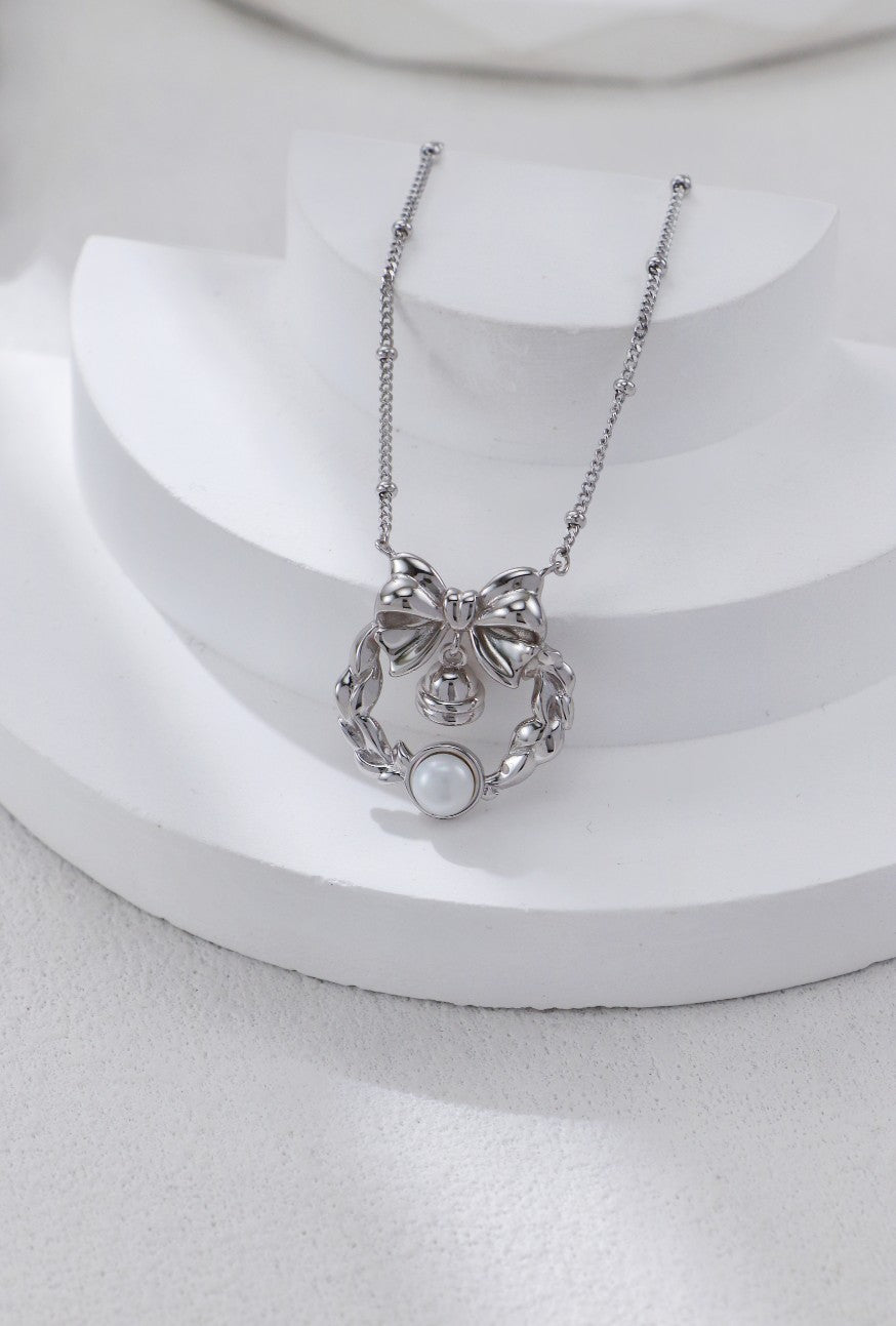 Christmas-themed Pearl Necklace