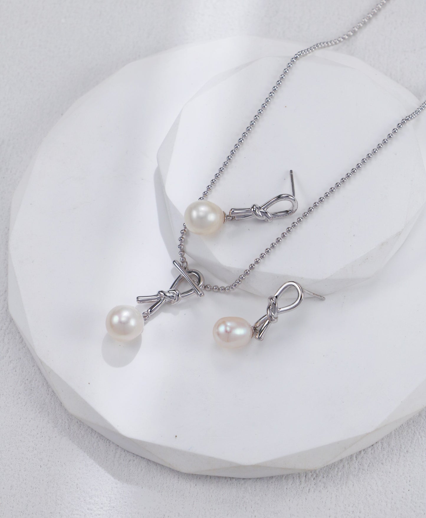 Ruyi Knot Pearl Earrings