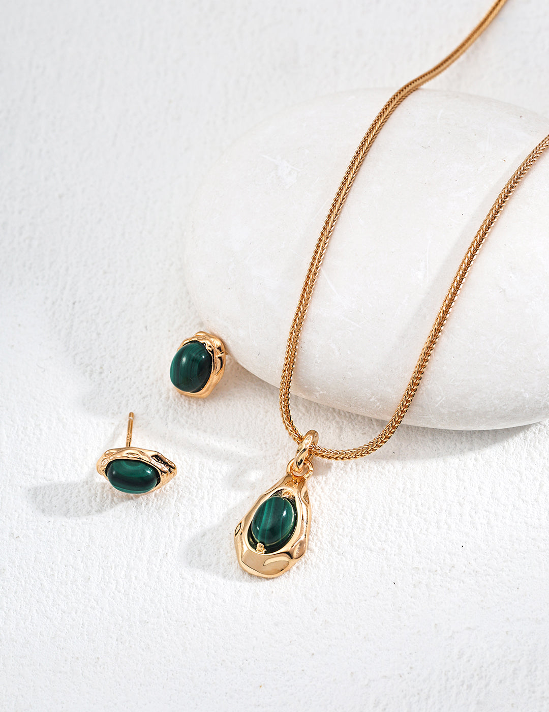Natural Tiger Eye Stone and Malachite Pendant Necklace