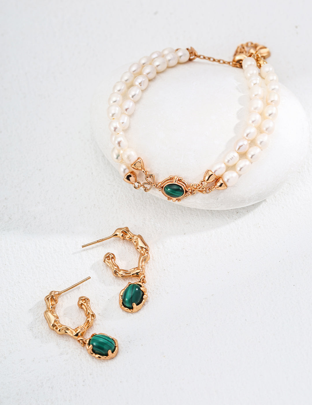 Minimalist Natural Pearl and Malachite Bracelet