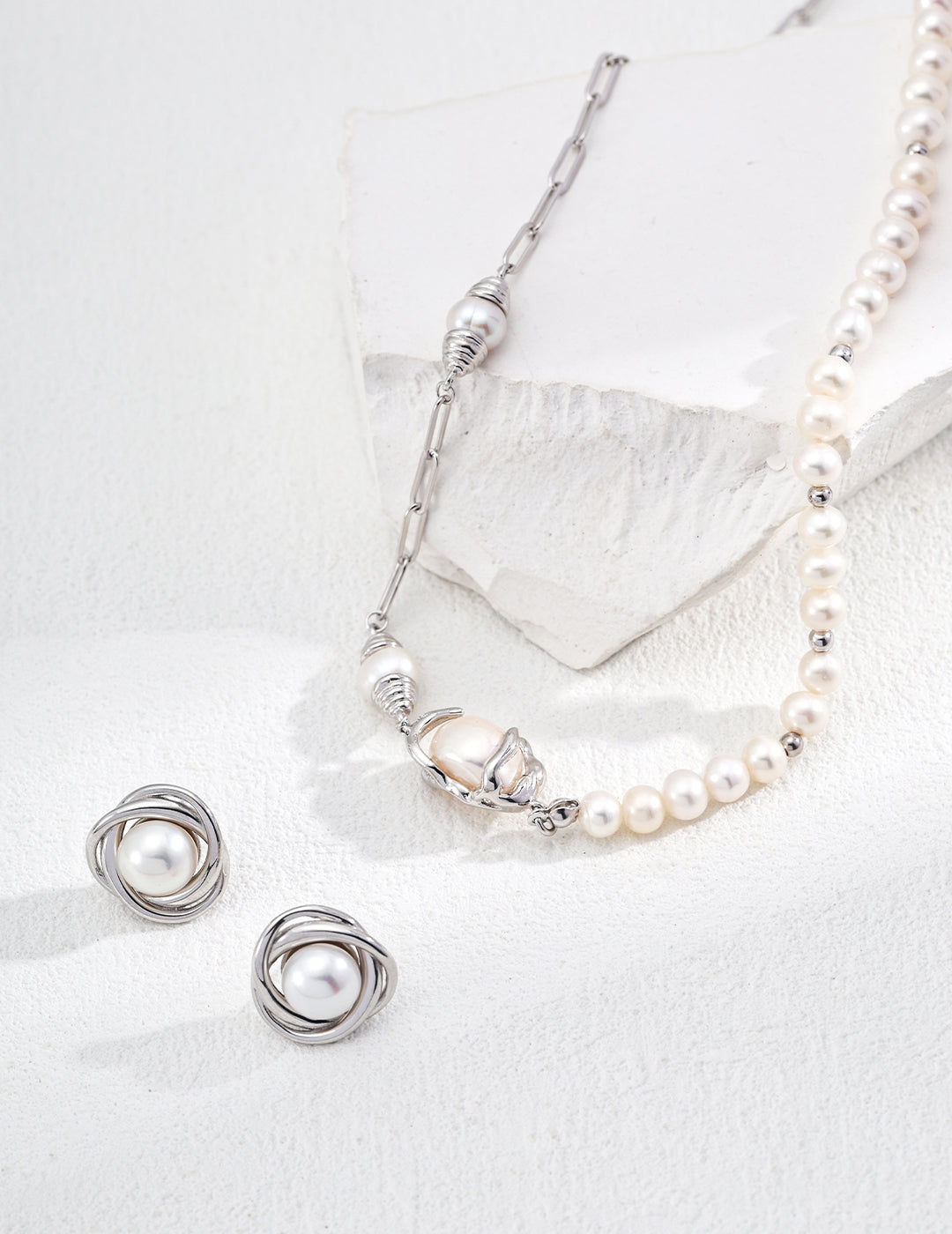 Irregular Design Pearl Necklace