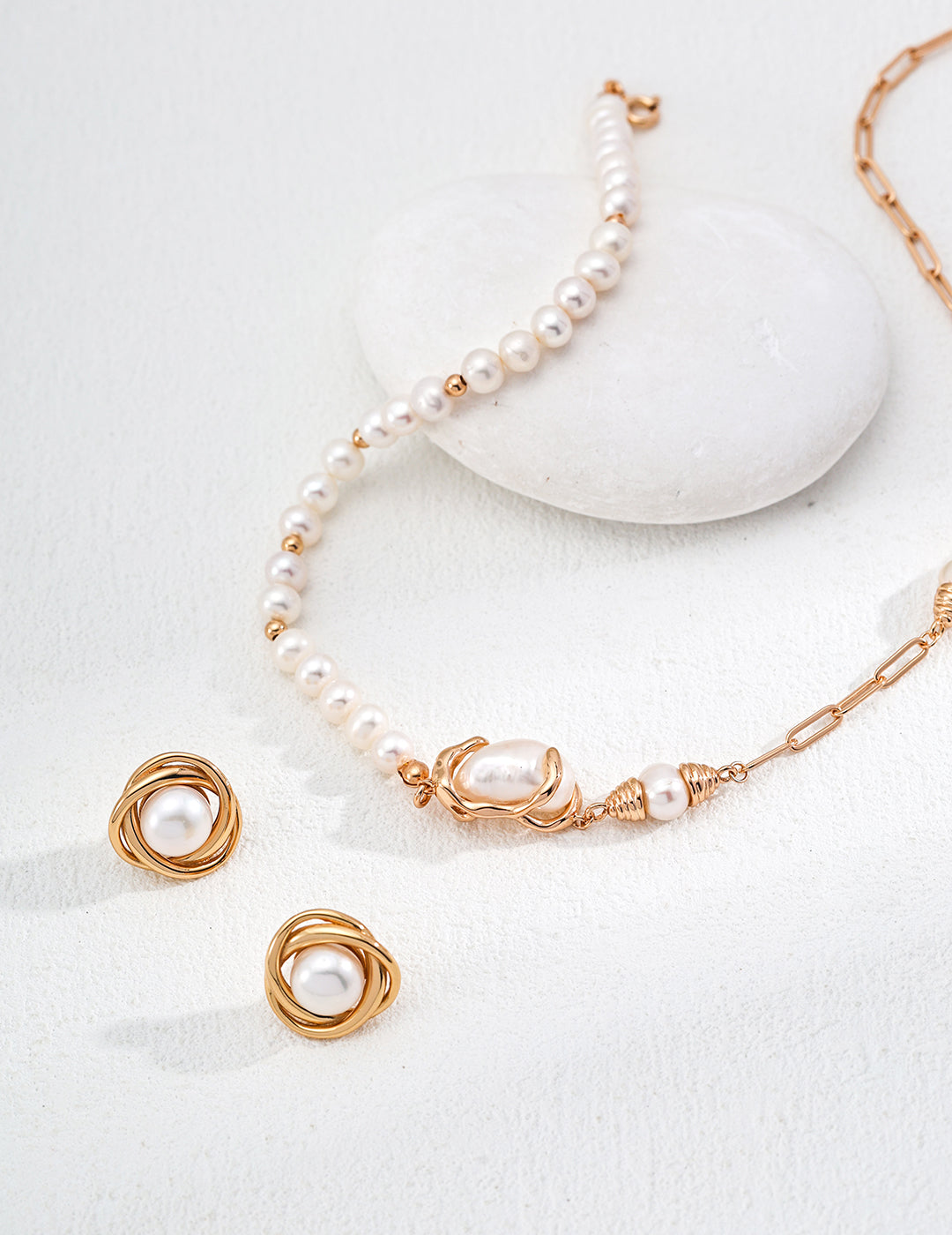 Irregular Design Pearl Necklace