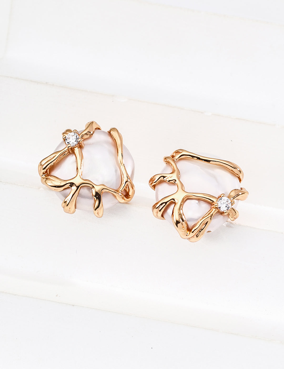 Minimalist Natural Pearl Earrings