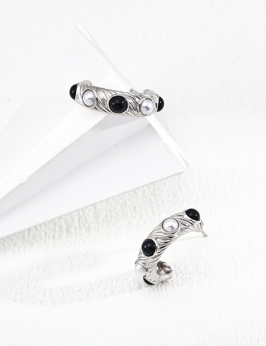 Natural Pearl Black Agate C-shaped Earrings
