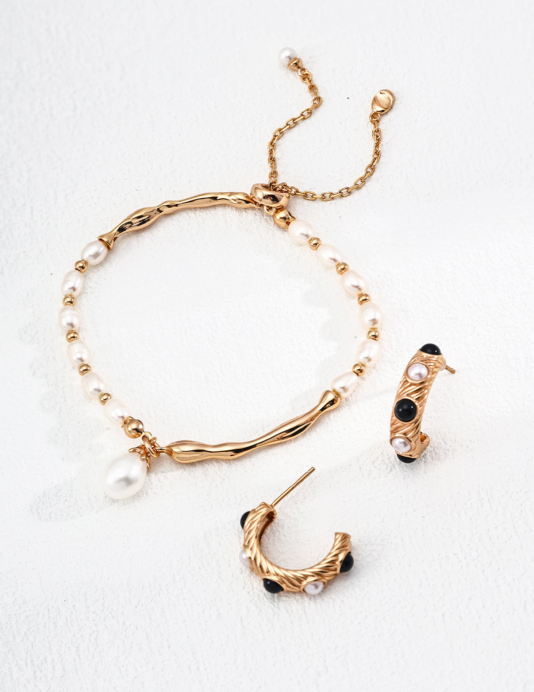 Natural Pearl Black Agate C-shaped Earrings