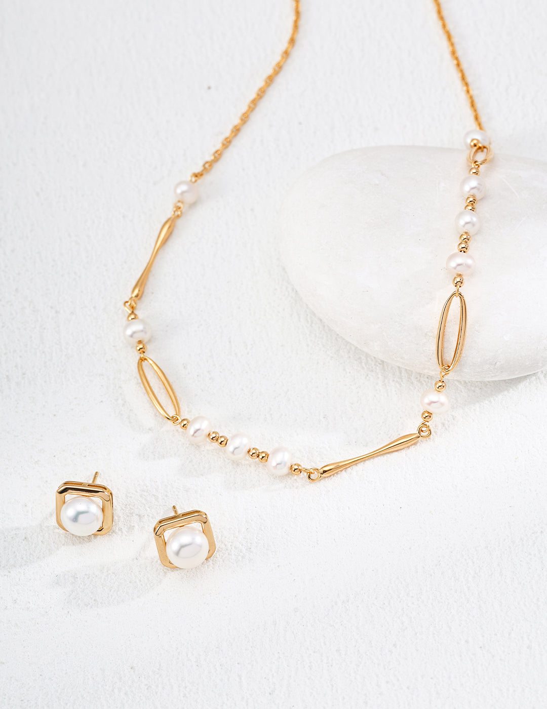 Natural Design Pearl Necklace