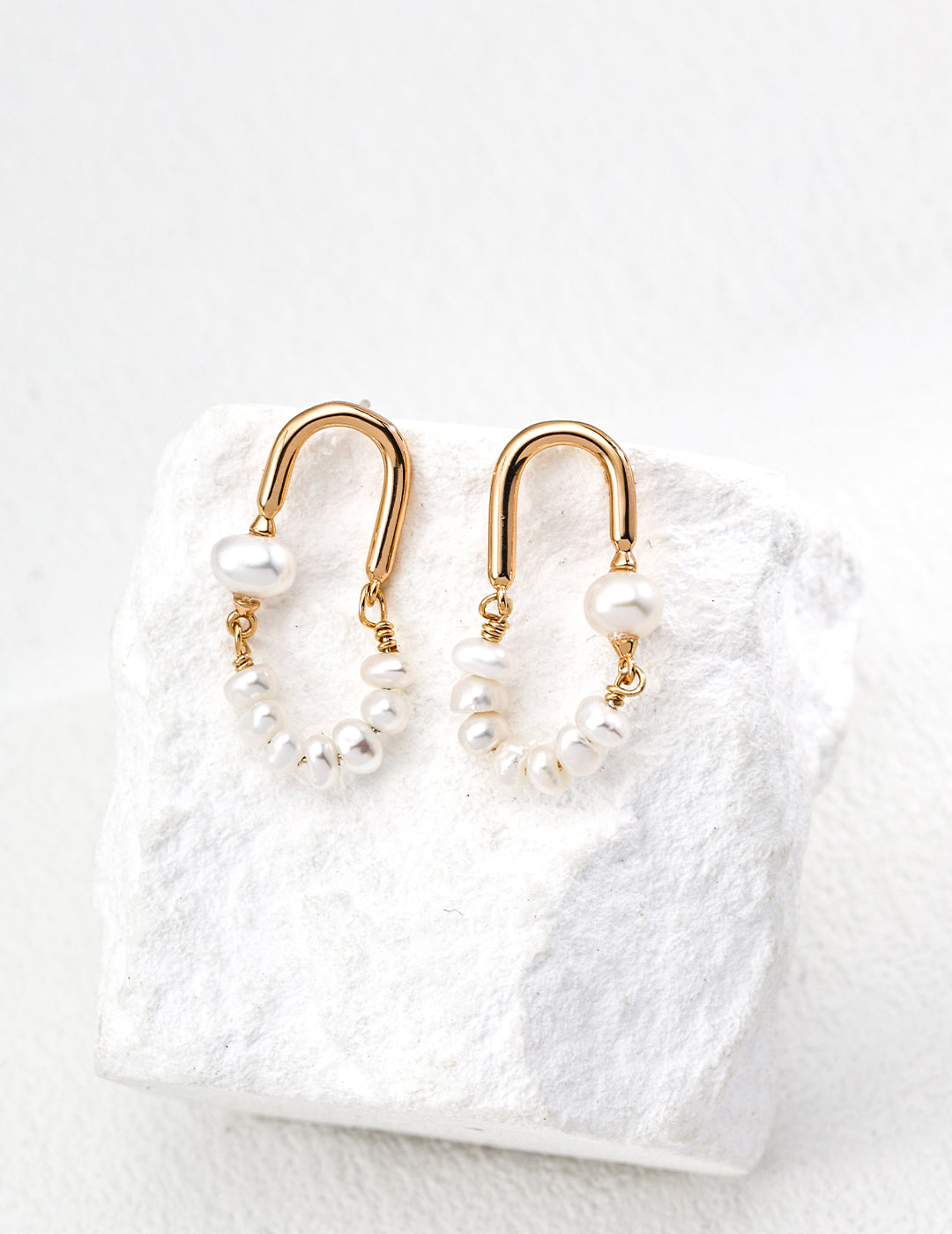 Fashionable Natural Pearl Earrings