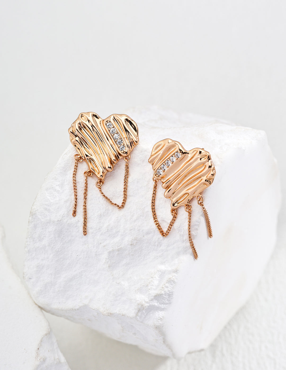 Simple Heart-Shaped Zircon Earrings