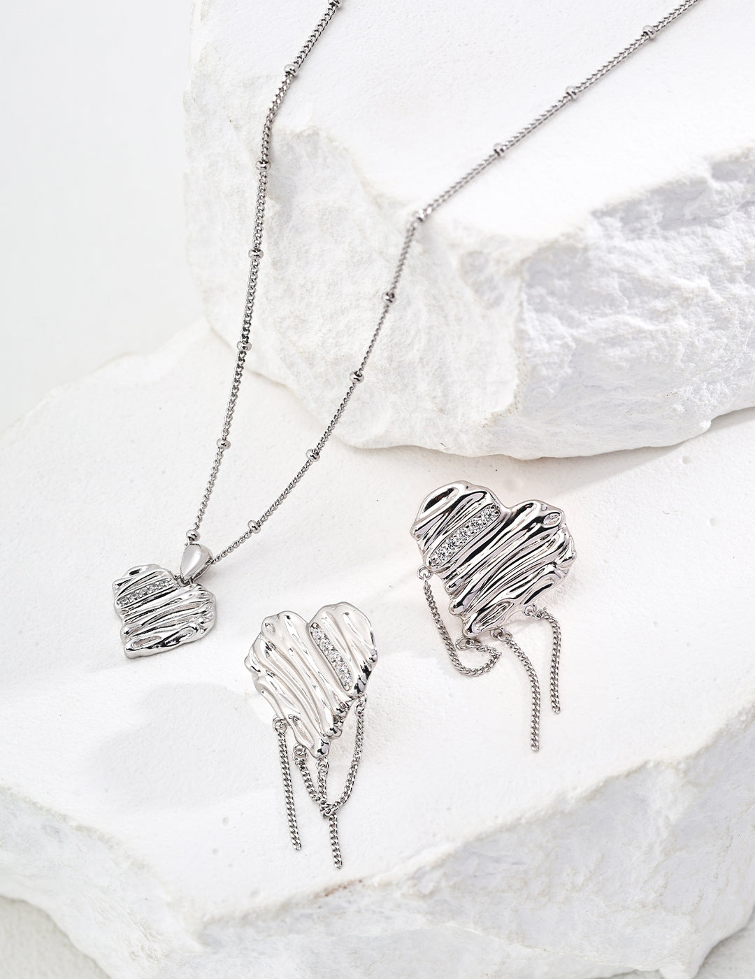 Simple Heart-Shaped Zircon Earrings