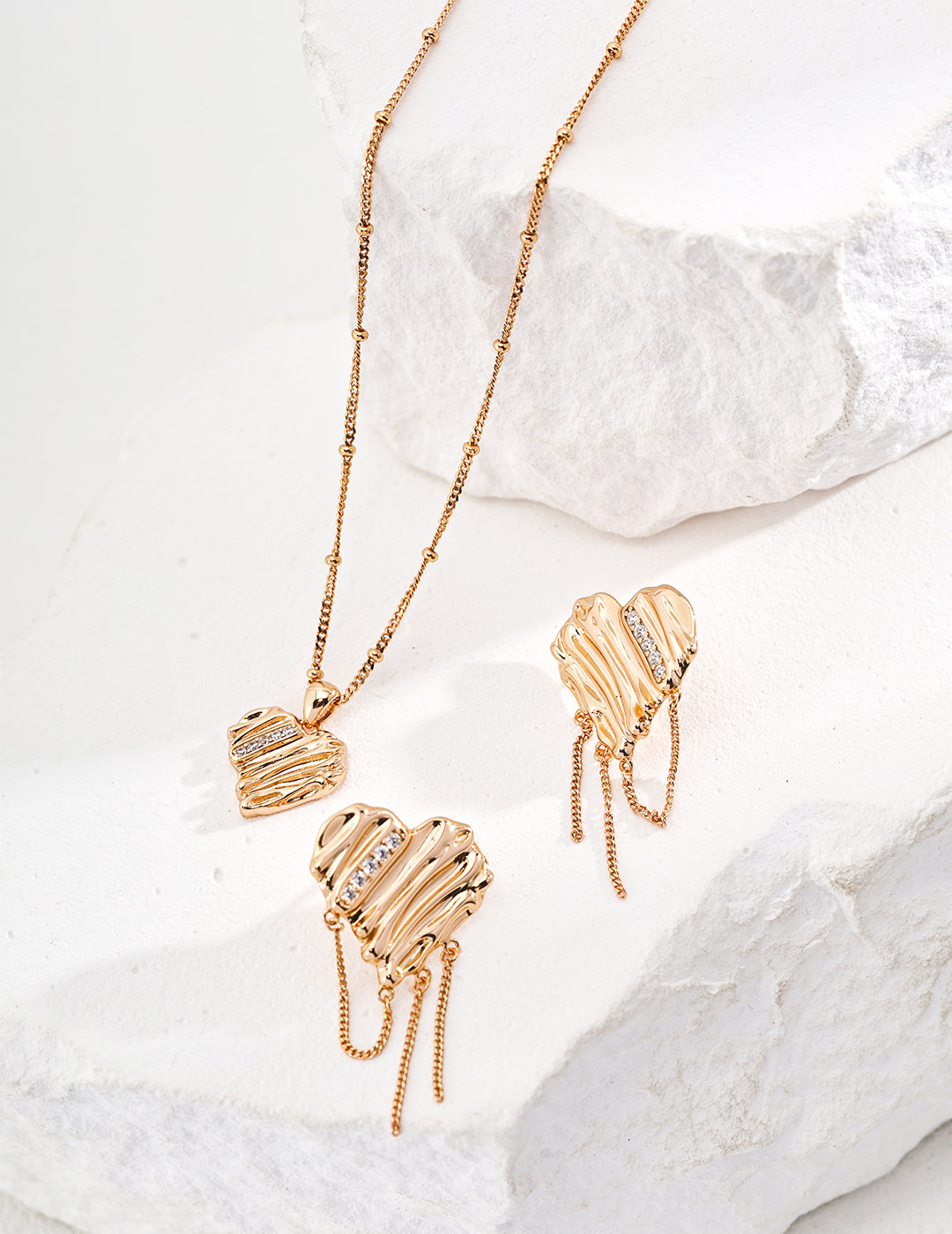 Simple Heart-Shaped Zircon Earrings
