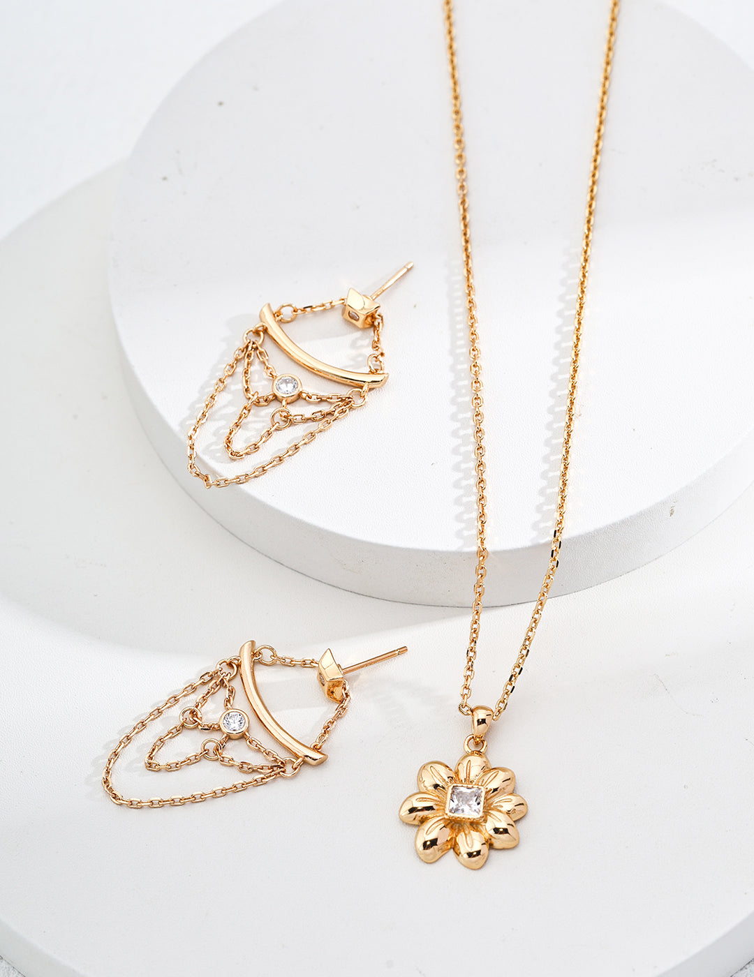 Flower Shape Zircon Necklace