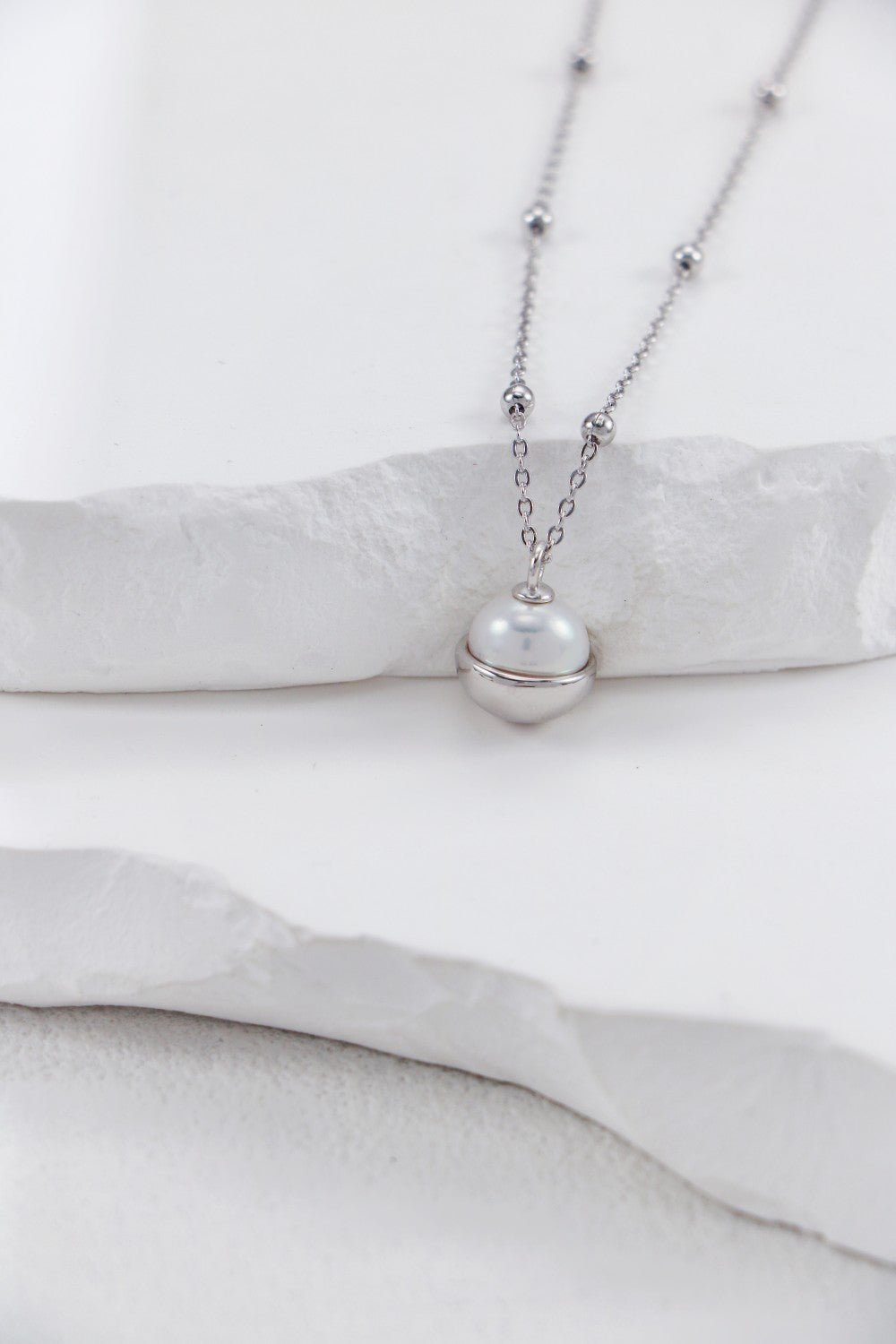 Round Pearl UFO Necklace