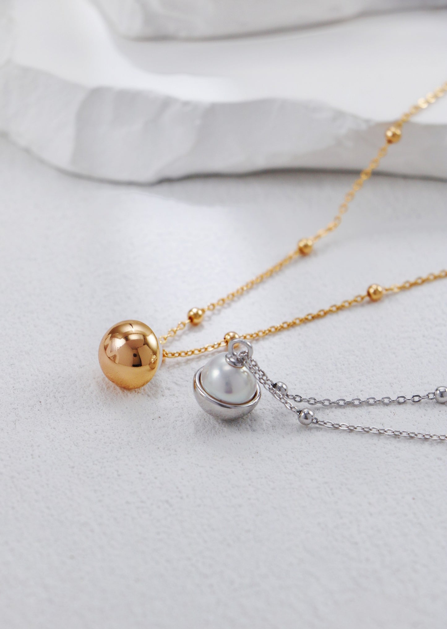 Round Pearl UFO Necklace