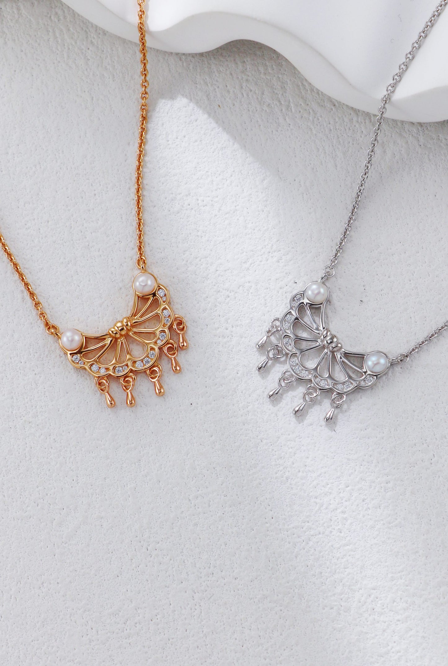 Feather Pearl Necklace
