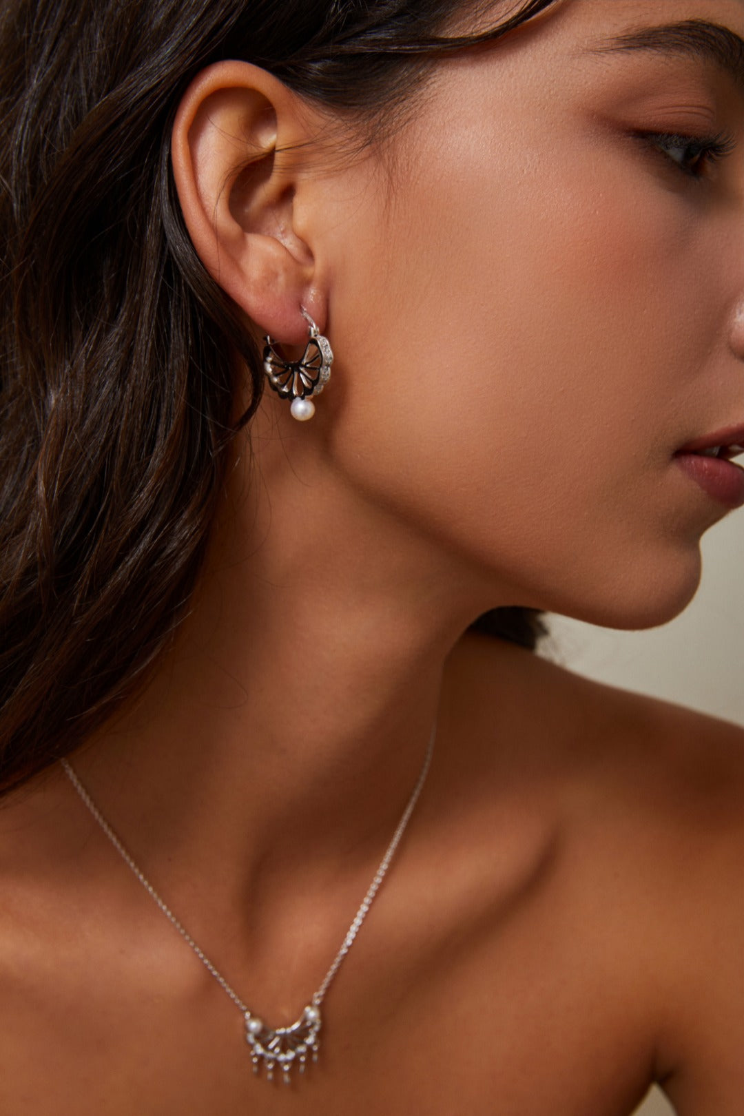 Feather Pearl Necklace