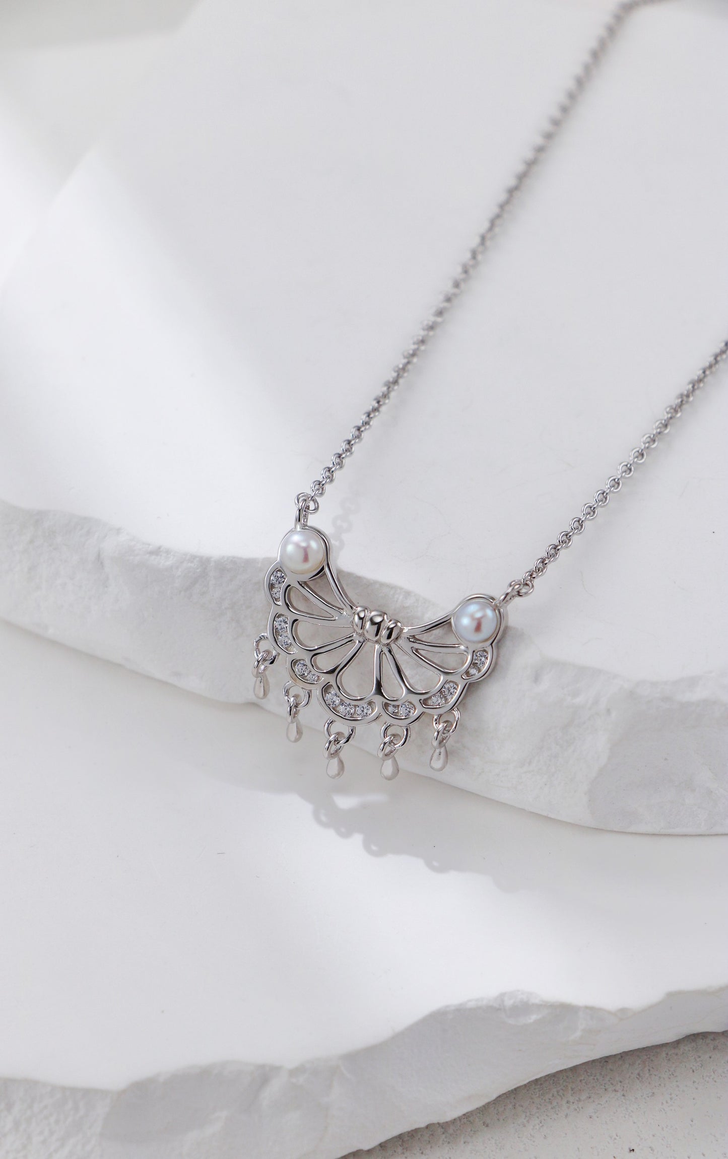 Feather Pearl Necklace